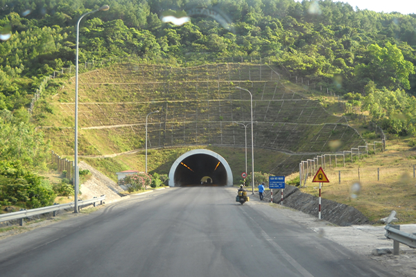 Công nghệ mới xây dựng đường hầm bộ đèo Ngang